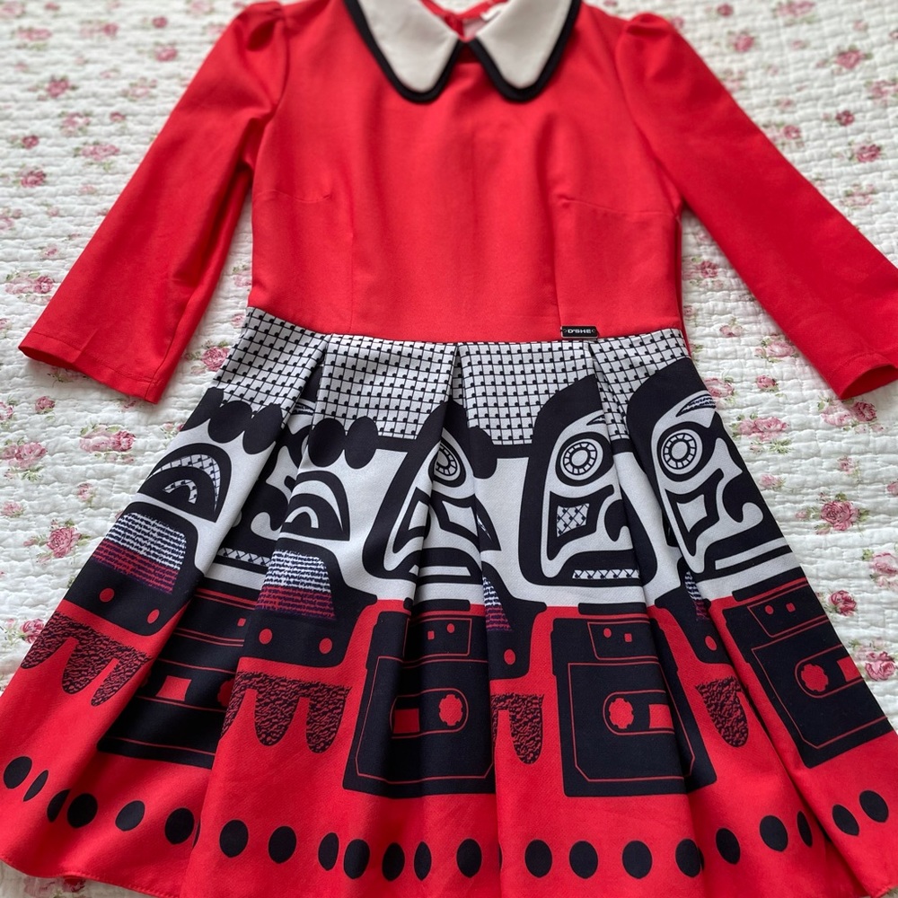 European brand! US size small! Cute and unique!